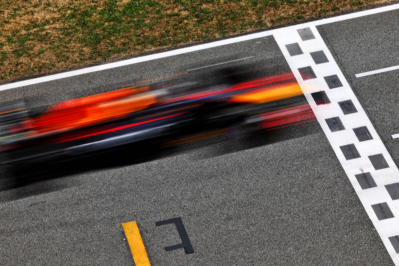 GP SPAGNA, Max Verstappen (NLD) Red Bull Racing RB18.
20.05.2022 Formula 1 World Championship, Rd 6, Spanish Grand Prix, Barcelona, Spain, Practice Day.
- www.xpbimages.com, EMail: requests@xpbimages.com © Copyright: Batchelor / XPB Images