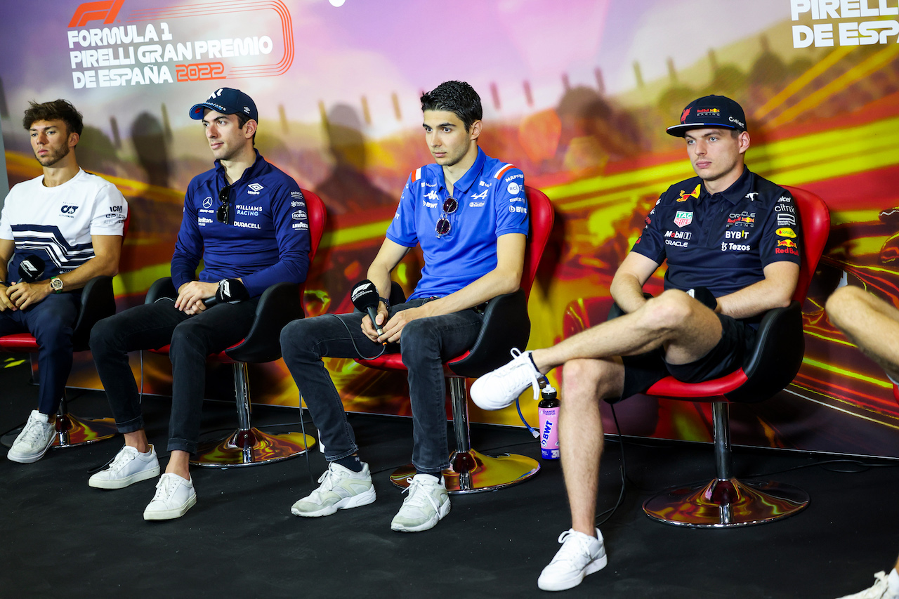 GP SPAGNA, (L to R): Pierre Gasly (FRA) AlphaTauri; Nicholas Latifi (CDN) Williams Racing; Esteban Ocon (FRA) Alpine F1 Team; e Max Verstappen (NLD) Red Bull Racing, in the FIA Press Conference.
20.05.2022 Formula 1 World Championship, Rd 6, Spanish Grand Prix, Barcelona, Spain, Practice Day.
- www.xpbimages.com, EMail: requests@xpbimages.com © Copyright: XPB Images