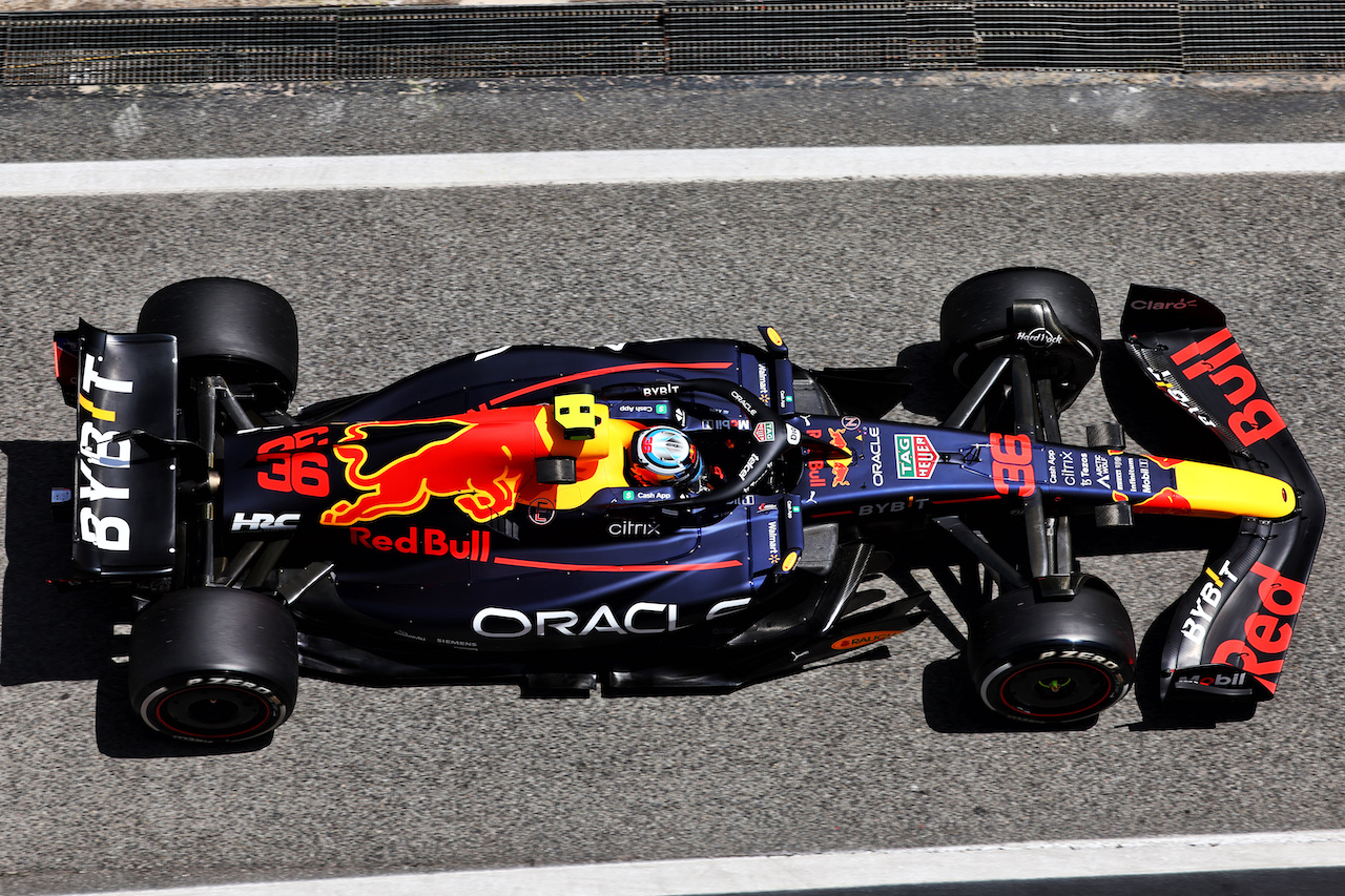 GP SPAGNA, Juri Vips (EST) Red Bull Racing RB18 Test Driver.
20.05.2022 Formula 1 World Championship, Rd 6, Spanish Grand Prix, Barcelona, Spain, Practice Day.
- www.xpbimages.com, EMail: requests@xpbimages.com © Copyright: Batchelor / XPB Images