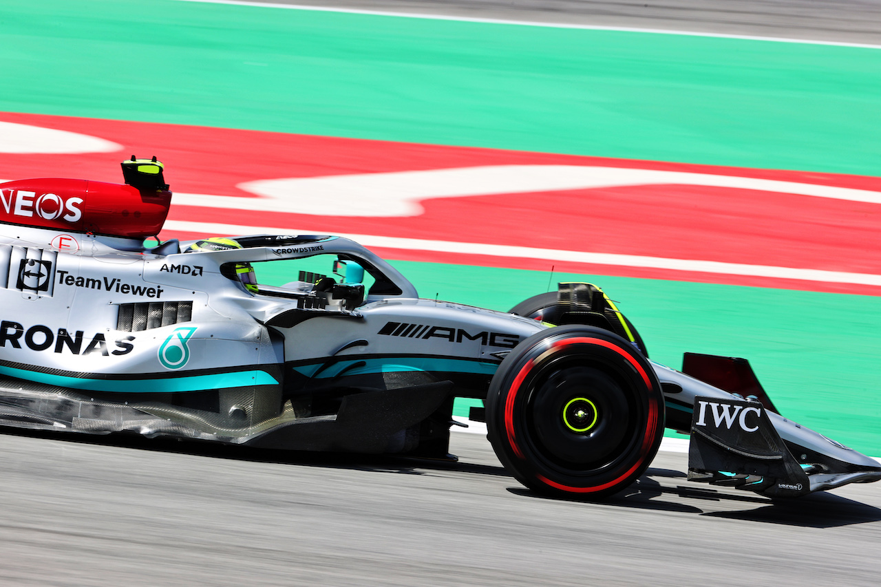 GP SPAGNA, Lewis Hamilton (GBR) Mercedes AMG F1 W13.
20.05.2022 Formula 1 World Championship, Rd 6, Spanish Grand Prix, Barcelona, Spain, Practice Day.
- www.xpbimages.com, EMail: requests@xpbimages.com © Copyright: Charniaux / XPB Images