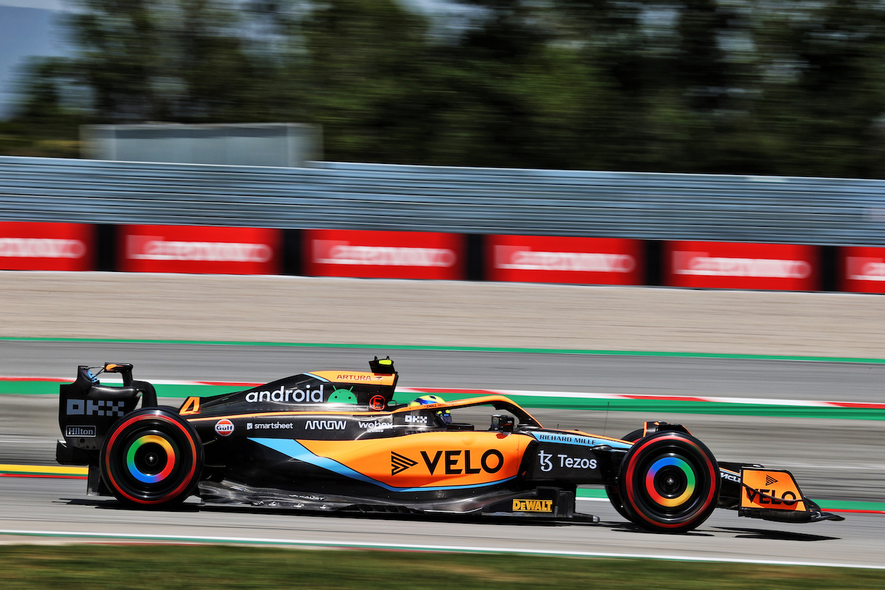 GP SPAGNA, Lando Norris (GBR) McLaren MCL36.
20.05.2022 Formula 1 World Championship, Rd 6, Spanish Grand Prix, Barcelona, Spain, Practice Day.
- www.xpbimages.com, EMail: requests@xpbimages.com © Copyright: Charniaux / XPB Images