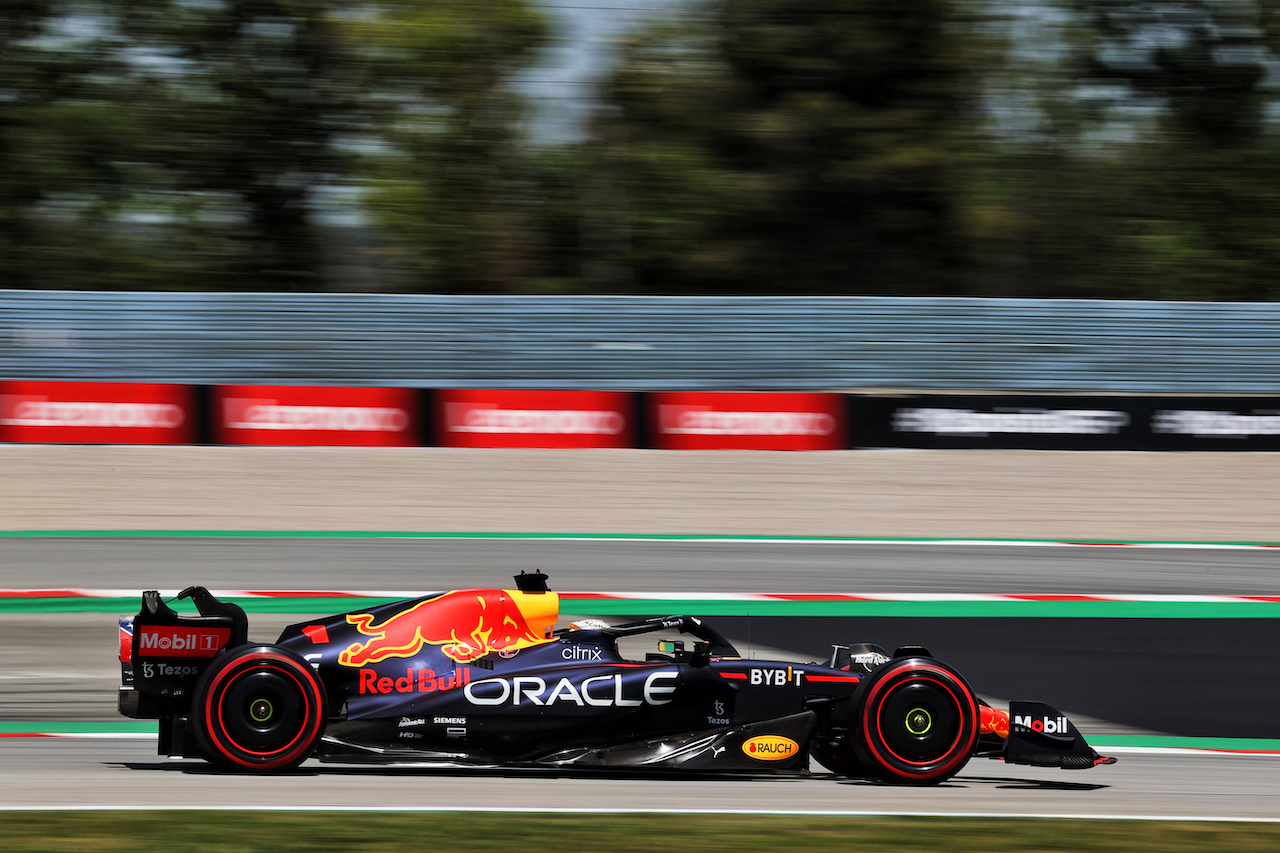 GP SPAGNA, Max Verstappen (NLD) Red Bull Racing RB18.
20.05.2022 Formula 1 World Championship, Rd 6, Spanish Grand Prix, Barcelona, Spain, Practice Day.
- www.xpbimages.com, EMail: requests@xpbimages.com © Copyright: Charniaux / XPB Images