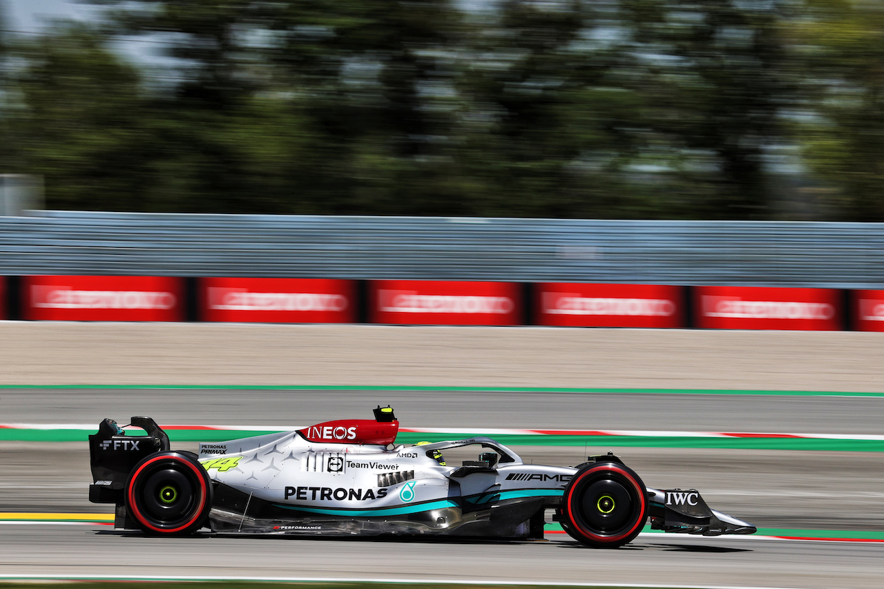 GP SPAGNA, Lewis Hamilton (GBR) Mercedes AMG F1 W13.
20.05.2022 Formula 1 World Championship, Rd 6, Spanish Grand Prix, Barcelona, Spain, Practice Day.
- www.xpbimages.com, EMail: requests@xpbimages.com © Copyright: Charniaux / XPB Images