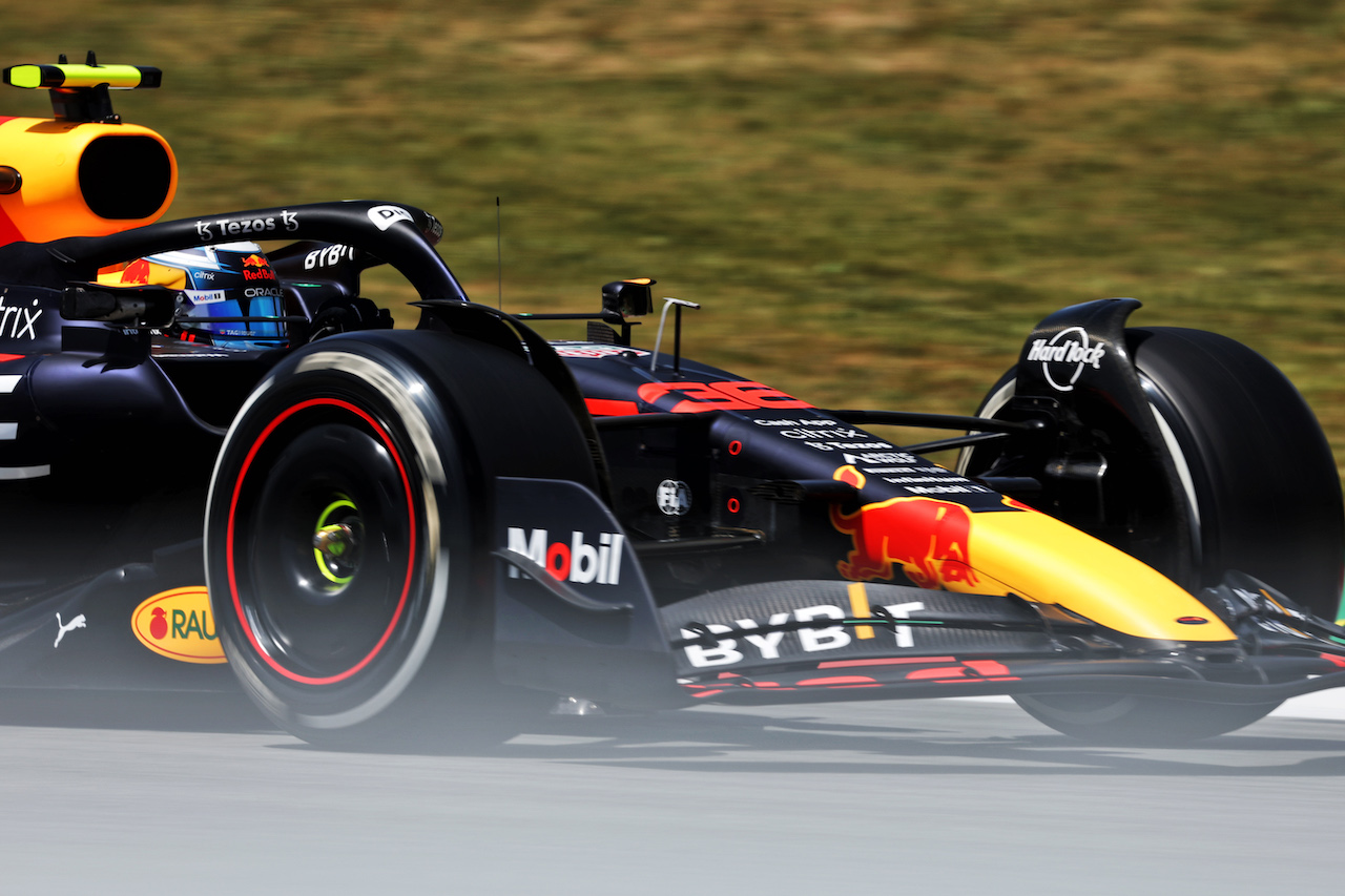 GP SPAGNA, Juri Vips (EST) Red Bull Racing RB18 Test Driver.
20.05.2022 Formula 1 World Championship, Rd 6, Spanish Grand Prix, Barcelona, Spain, Practice Day.
- www.xpbimages.com, EMail: requests@xpbimages.com © Copyright: Bearne / XPB Images