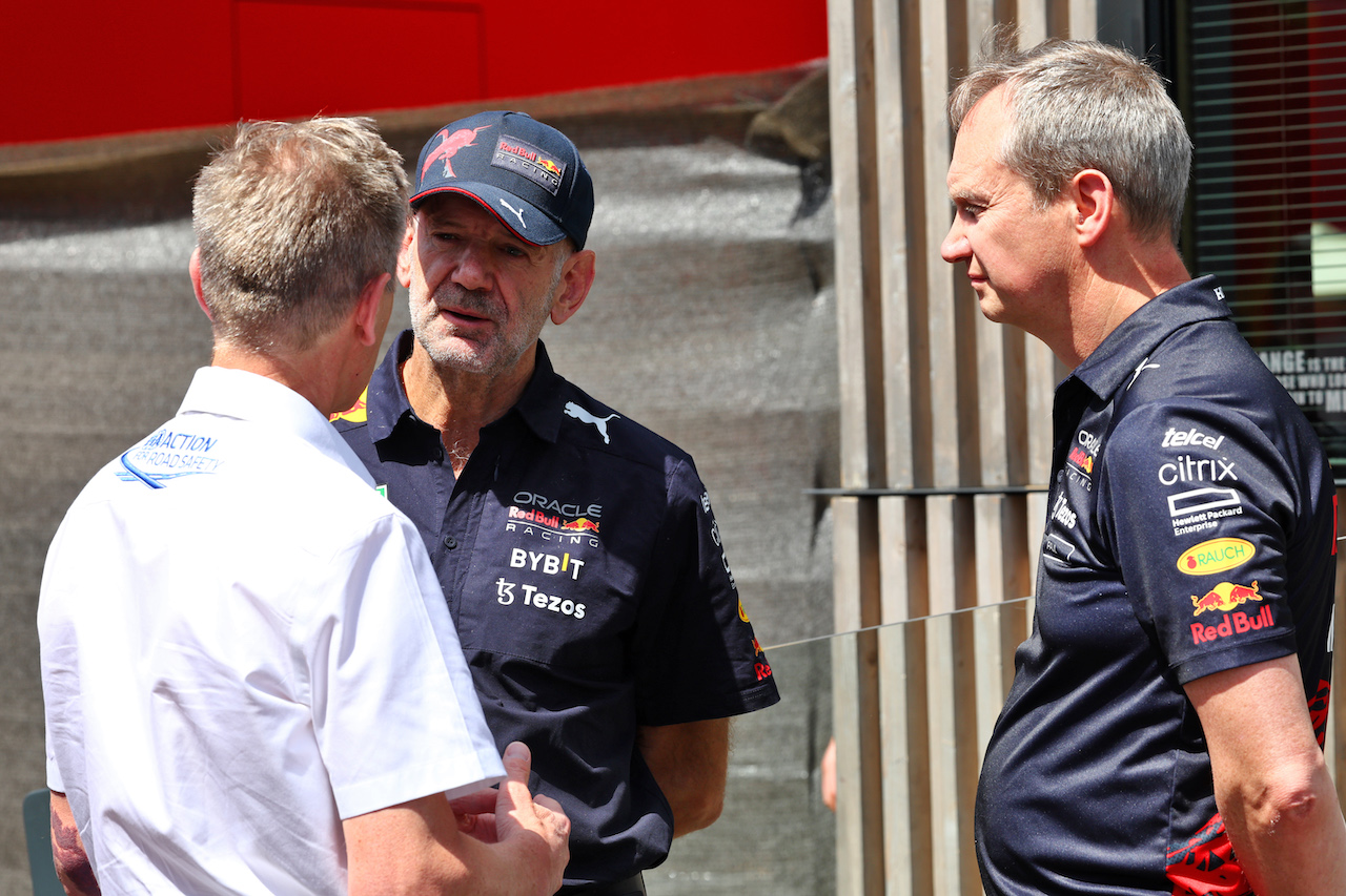 GP SPAGNA, (L to R): David Domingo (ESP) FIA Steward with Adrian Newey (GBR) Red Bull Racing Chief Technical Officer e Paul Monaghan (GBR) Red Bull Racing Chief Engineer.
20.05.2022 Formula 1 World Championship, Rd 6, Spanish Grand Prix, Barcelona, Spain, Practice Day.
- www.xpbimages.com, EMail: requests@xpbimages.com © Copyright: Batchelor / XPB Images