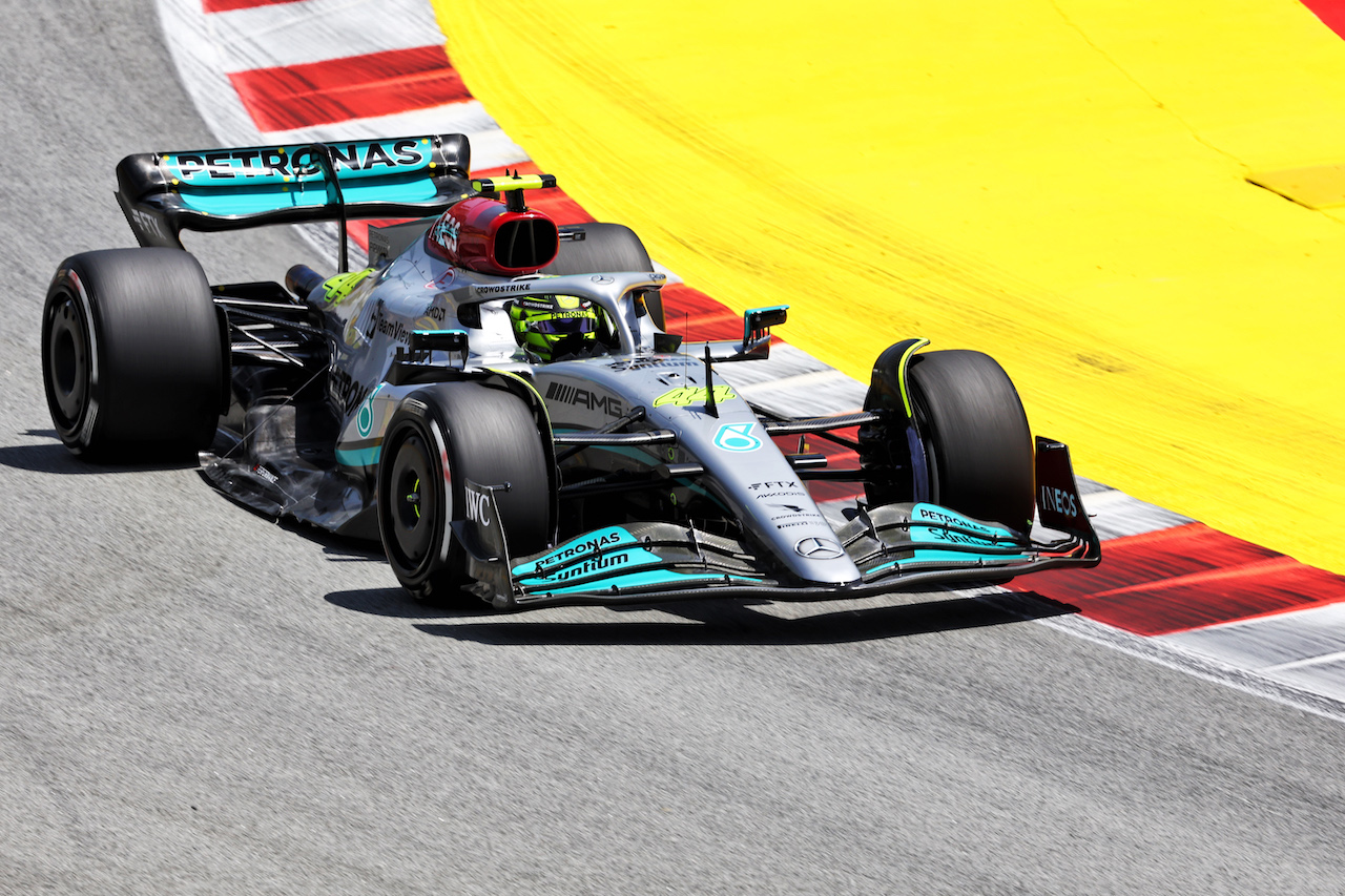 GP SPAGNA, Lewis Hamilton (GBR) Mercedes AMG F1 W13.
20.05.2022 Formula 1 World Championship, Rd 6, Spanish Grand Prix, Barcelona, Spain, Practice Day.
- www.xpbimages.com, EMail: requests@xpbimages.com © Copyright: Bearne / XPB Images