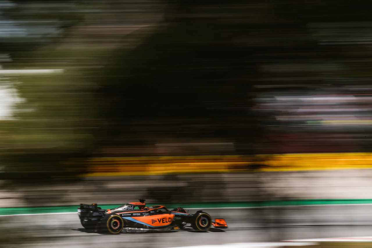GP SPAGNA, Daniel Ricciardo (AUS), McLaren F1 Team 
20.05.2022 Formula 1 World Championship, Rd 6, Spanish Grand Prix, Barcelona, Spain, Practice Day.
- www.xpbimages.com, EMail: requests@xpbimages.com ¬© Copyright: Charniaux / XPB Images