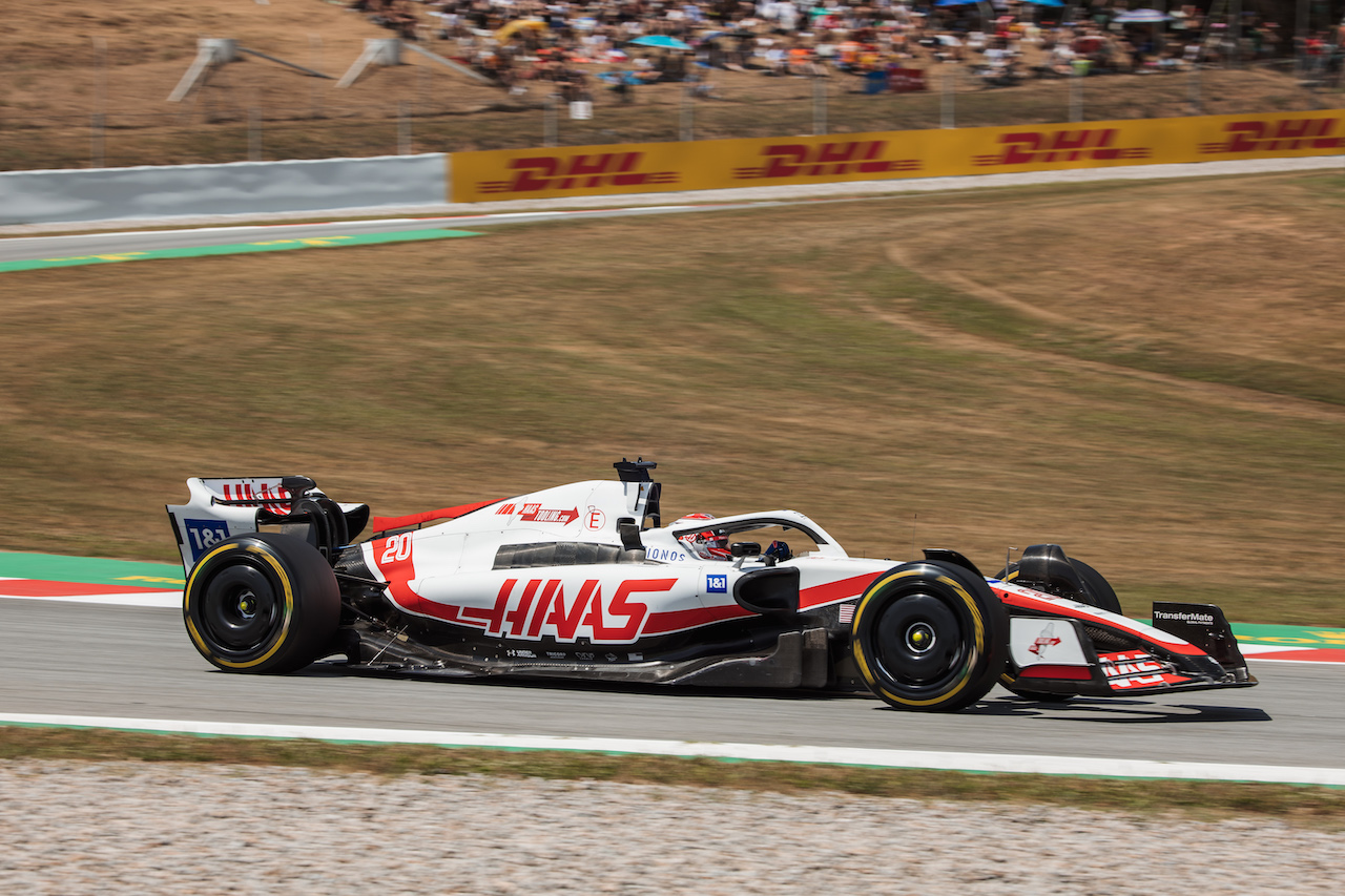 GP SPAGNA, Kevin Magnussen (DEN) Haas VF-22.
20.05.2022 Formula 1 World Championship, Rd 6, Spanish Grand Prix, Barcelona, Spain, Practice Day.
- www.xpbimages.com, EMail: requests@xpbimages.com © Copyright: Bearne / XPB Images