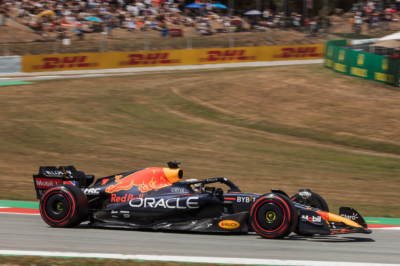 GP SPAGNA, Max Verstappen (NLD) Red Bull Racing RB18.
20.05.2022 Formula 1 World Championship, Rd 6, Spanish Grand Prix, Barcelona, Spain, Practice Day.
- www.xpbimages.com, EMail: requests@xpbimages.com © Copyright: Bearne / XPB Images