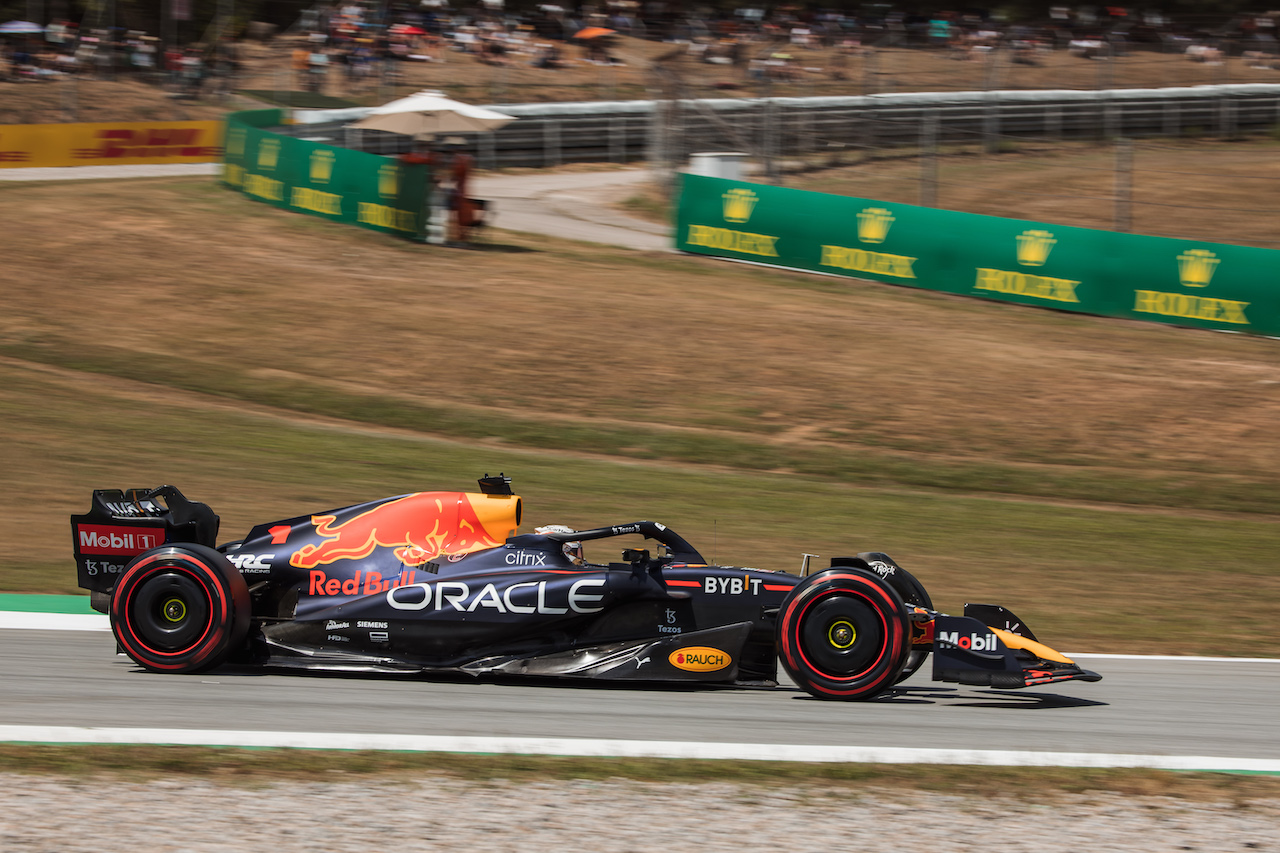 GP SPAGNA, Max Verstappen (NLD) Red Bull Racing RB18.
20.05.2022 Formula 1 World Championship, Rd 6, Spanish Grand Prix, Barcelona, Spain, Practice Day.
- www.xpbimages.com, EMail: requests@xpbimages.com © Copyright: Bearne / XPB Images