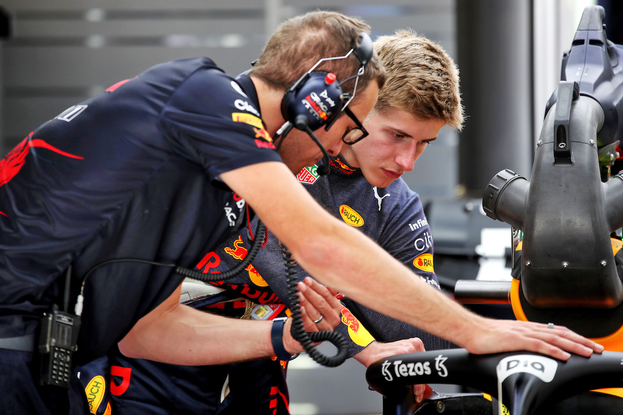GP SPAGNA, Juri Vips (EST) Red Bull Racing RB18 Test Driver.
20.05.2022 Formula 1 World Championship, Rd 6, Spanish Grand Prix, Barcelona, Spain, Practice Day.
 - www.xpbimages.com, EMail: requests@xpbimages.com © Copyright: Coates / XPB Images