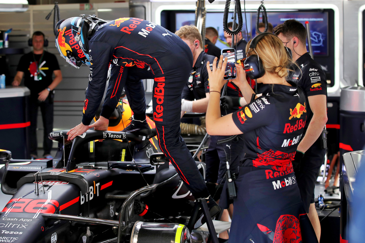 GP SPAGNA, Juri Vips (EST) Red Bull Racing RB18 Test Driver.
20.05.2022 Formula 1 World Championship, Rd 6, Spanish Grand Prix, Barcelona, Spain, Practice Day.
 - www.xpbimages.com, EMail: requests@xpbimages.com © Copyright: Coates / XPB Images