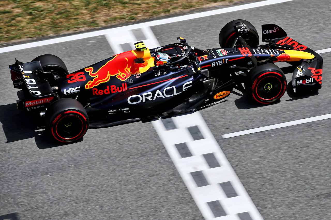 GP SPAGNA, Juri Vips (EST) Red Bull Racing RB18 Test Driver.
20.05.2022 Formula 1 World Championship, Rd 6, Spanish Grand Prix, Barcelona, Spain, Practice Day.
 - www.xpbimages.com, EMail: requests@xpbimages.com © Copyright: Coates / XPB Images