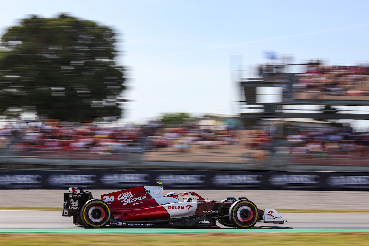 GP SPAGNA, Guanyu Zhou (CHI), Alfa Romeo Racing 
20.05.2022 Formula 1 World Championship, Rd 6, Spanish Grand Prix, Barcelona, Spain, Practice Day.
- www.xpbimages.com, EMail: requests@xpbimages.com ¬© Copyright: Charniaux / XPB Images