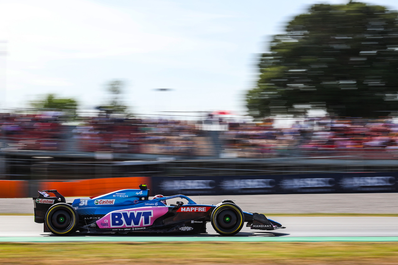 GP SPAGNA, Esteban Ocon (FRA), Alpine F1 Team 
20.05.2022 Formula 1 World Championship, Rd 6, Spanish Grand Prix, Barcelona, Spain, Practice Day.
- www.xpbimages.com, EMail: requests@xpbimages.com ¬© Copyright: Charniaux / XPB Images