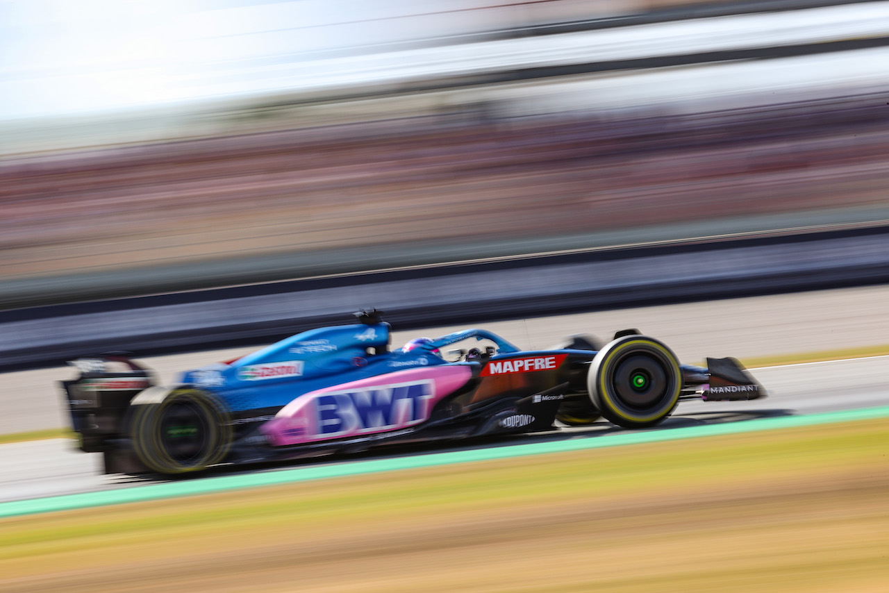 GP SPAGNA, Fernando Alonso (ESP), Alpine F1 Team 
20.05.2022 Formula 1 World Championship, Rd 6, Spanish Grand Prix, Barcelona, Spain, Practice Day.
- www.xpbimages.com, EMail: requests@xpbimages.com ¬© Copyright: Charniaux / XPB Images