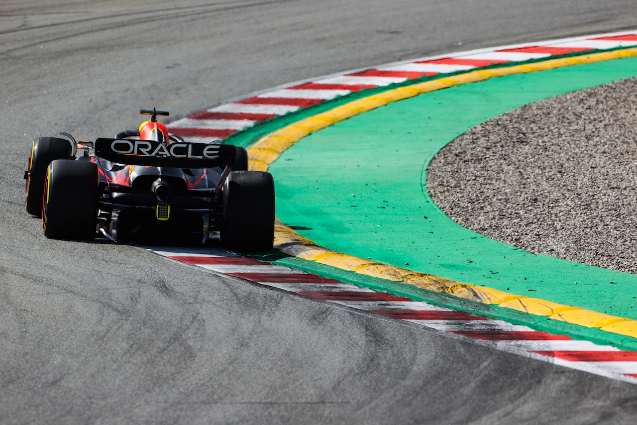 GP SPAGNA, Max Verstappen (NLD), Red Bull Racing 
20.05.2022 Formula 1 World Championship, Rd 6, Spanish Grand Prix, Barcelona, Spain, Practice Day.
- www.xpbimages.com, EMail: requests@xpbimages.com ¬© Copyright: Charniaux / XPB Images