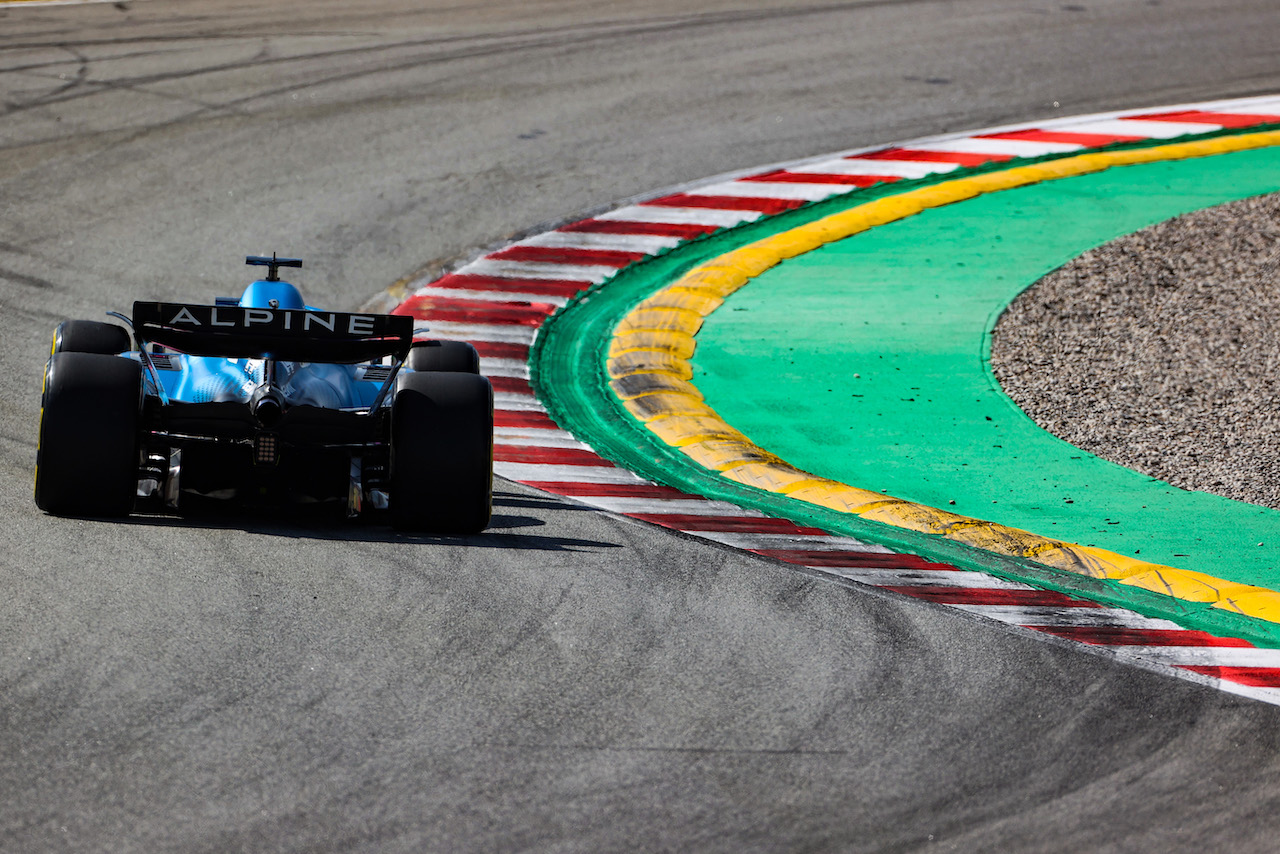 GP SPAGNA, Fernando Alonso (ESP), Alpine F1 Team 
20.05.2022 Formula 1 World Championship, Rd 6, Spanish Grand Prix, Barcelona, Spain, Practice Day.
- www.xpbimages.com, EMail: requests@xpbimages.com ¬© Copyright: Charniaux / XPB Images