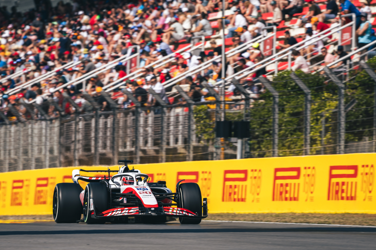 GP SPAGNA, Kevin Magnussen (DEN) Haas VF-22.
20.05.2022 Formula 1 World Championship, Rd 6, Spanish Grand Prix, Barcelona, Spain, Practice Day.
- www.xpbimages.com, EMail: requests@xpbimages.com © Copyright: Bearne / XPB Images