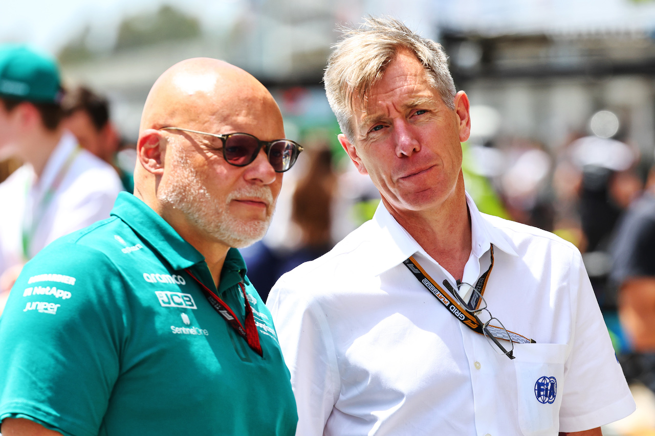 GP SPAGNA, (L to R): Matt Bishop (GBR) Aston Martin F1 Team Chief Communications Officer with David Domingo (ESP) FIA Steward.
20.05.2022 Formula 1 World Championship, Rd 6, Spanish Grand Prix, Barcelona, Spain, Practice Day.
- www.xpbimages.com, EMail: requests@xpbimages.com © Copyright: Batchelor / XPB Images