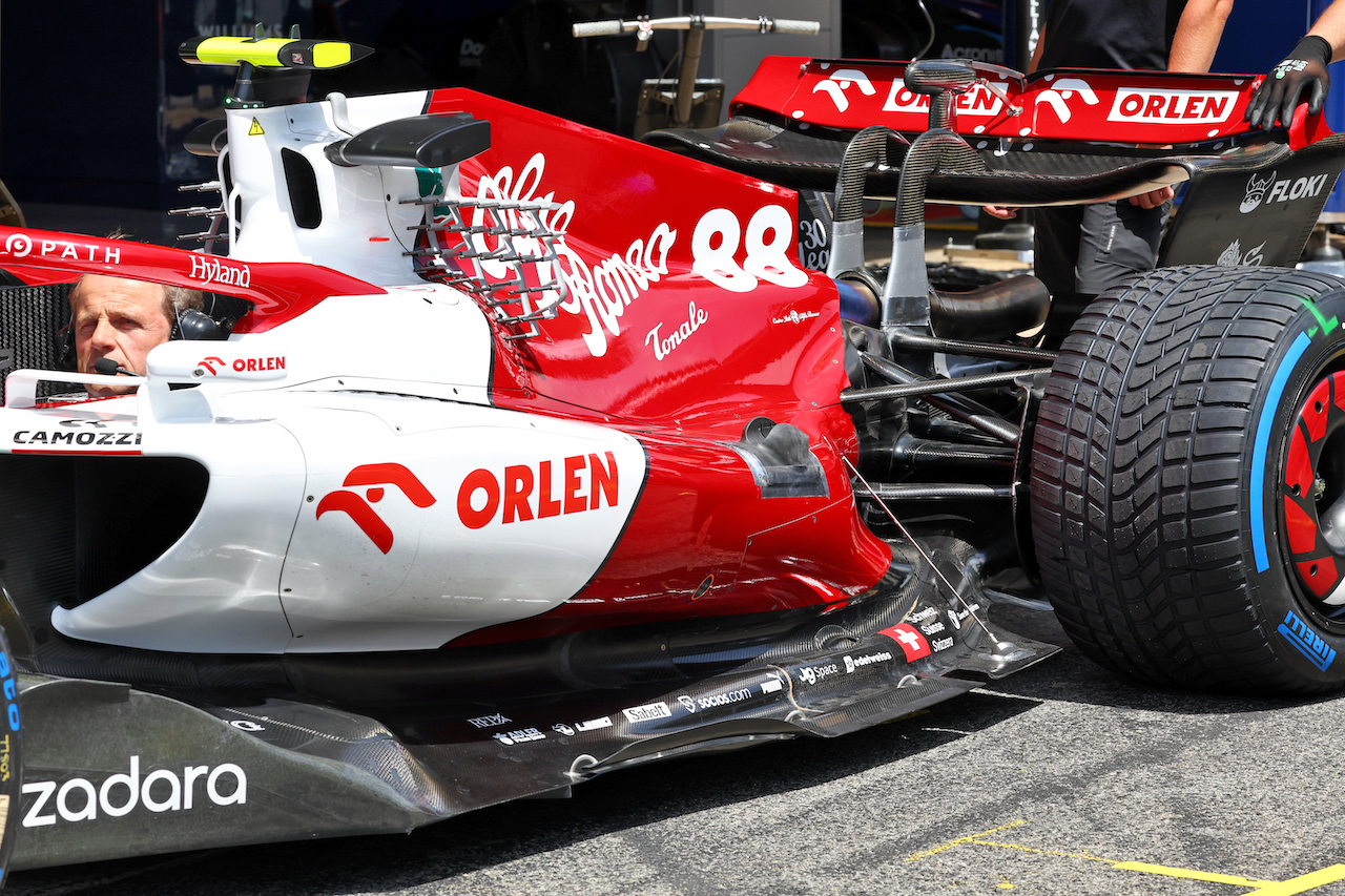 GP SPAGNA, Alfa Romeo F1 Team C42 floor detail.
20.05.2022 Formula 1 World Championship, Rd 6, Spanish Grand Prix, Barcelona, Spain, Practice Day.
- www.xpbimages.com, EMail: requests@xpbimages.com © Copyright: Batchelor / XPB Images