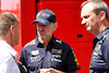 GP SPAGNA, (L to R): David Domingo (ESP) FIA Steward with Adrian Newey (GBR) Red Bull Racing Chief Technical Officer e Paul Monaghan (GBR) Red Bull Racing Chief Engineer. 
20.05.2022 Formula 1 World Championship, Rd 6, Spanish Grand Prix, Barcelona, Spain, Practice Day.
- www.xpbimages.com, EMail: requests@xpbimages.com © Copyright: Bearne / XPB Images