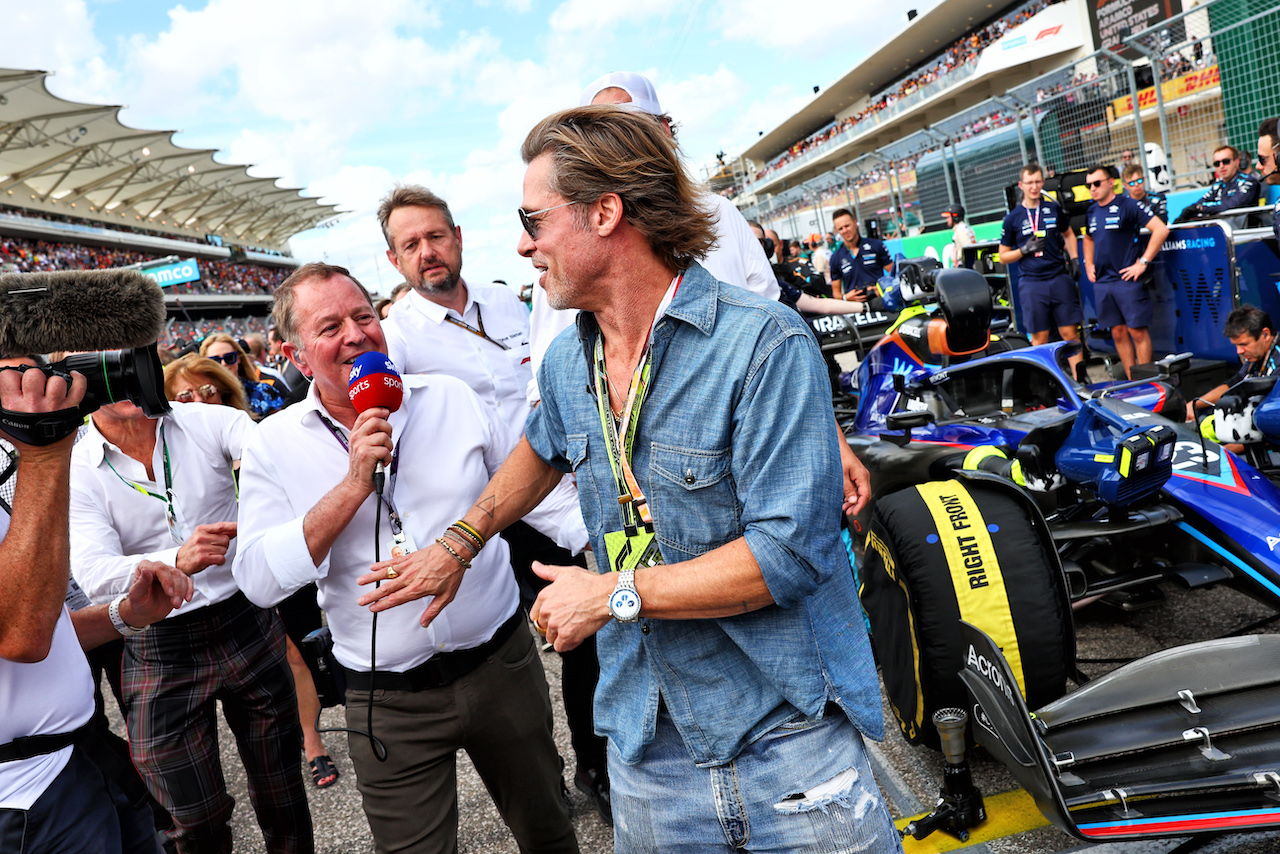 GP STATI UNITI, Brad Pitt (USA) Actor with Martin Brundle (GBR) Sky Sports Commentator on the grid.
23.10.2022. Formula 1 World Championship, Rd 19, United States Grand Prix, Austin, Texas, USA, Gara Day.
- www.xpbimages.com, EMail: requests@xpbimages.com © Copyright: Batchelor / XPB Images