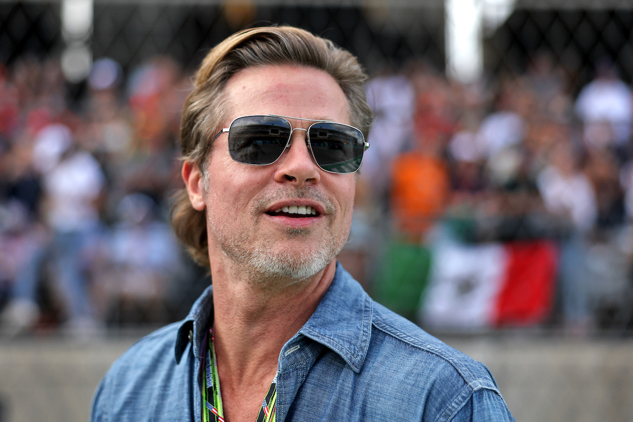 GP STATI UNITI, Brad Pitt (USA) Actor on the grid.
23.10.2022. Formula 1 World Championship, Rd 19, United States Grand Prix, Austin, Texas, USA, Gara Day.
- www.xpbimages.com, EMail: requests@xpbimages.com © Copyright: Bearne / XPB Images