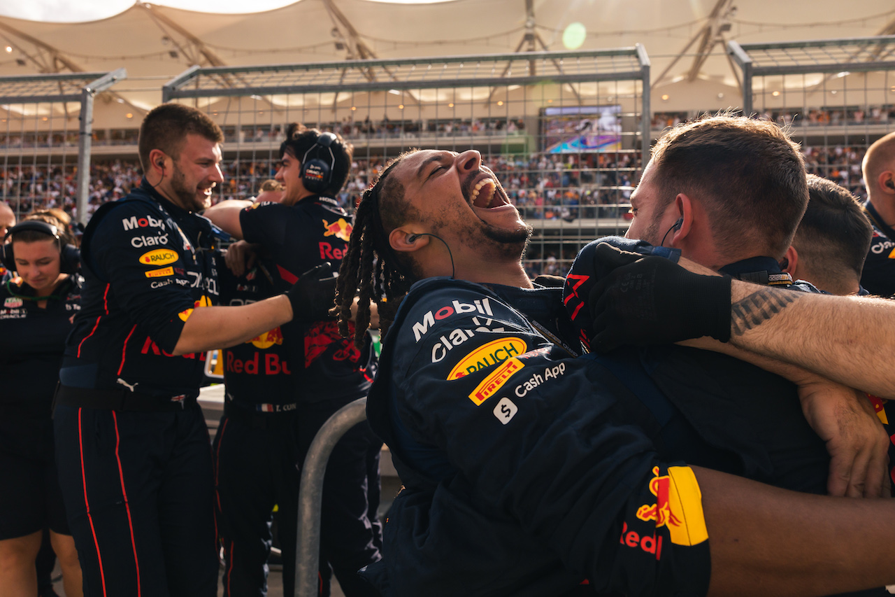 GP STATI UNITI, Red Bull Racing celebrates victory for Max Verstappen (NLD) Red Bull Racing.
23.10.2022. Formula 1 World Championship, Rd 19, United States Grand Prix, Austin, Texas, USA, Gara Day.
- www.xpbimages.com, EMail: requests@xpbimages.com © Copyright: Bearne / XPB Images