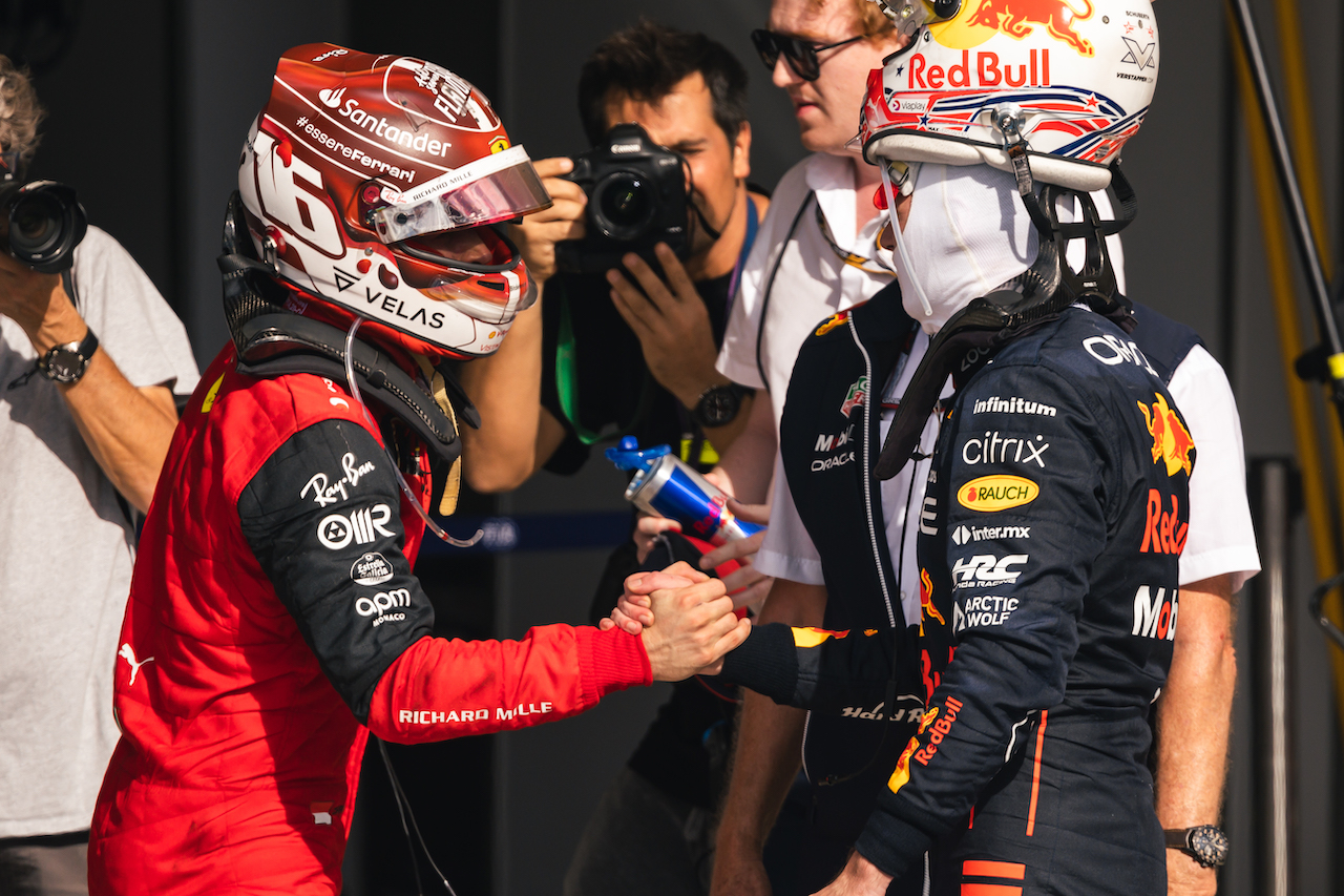 GP STATI UNITI, (L to R): Charles Leclerc (MON) Ferrari with vincitore Max Verstappen (NLD) Red Bull Racing in parc ferme.
23.10.2022. Formula 1 World Championship, Rd 19, United States Grand Prix, Austin, Texas, USA, Gara Day.
- www.xpbimages.com, EMail: requests@xpbimages.com © Copyright: Bearne / XPB Images