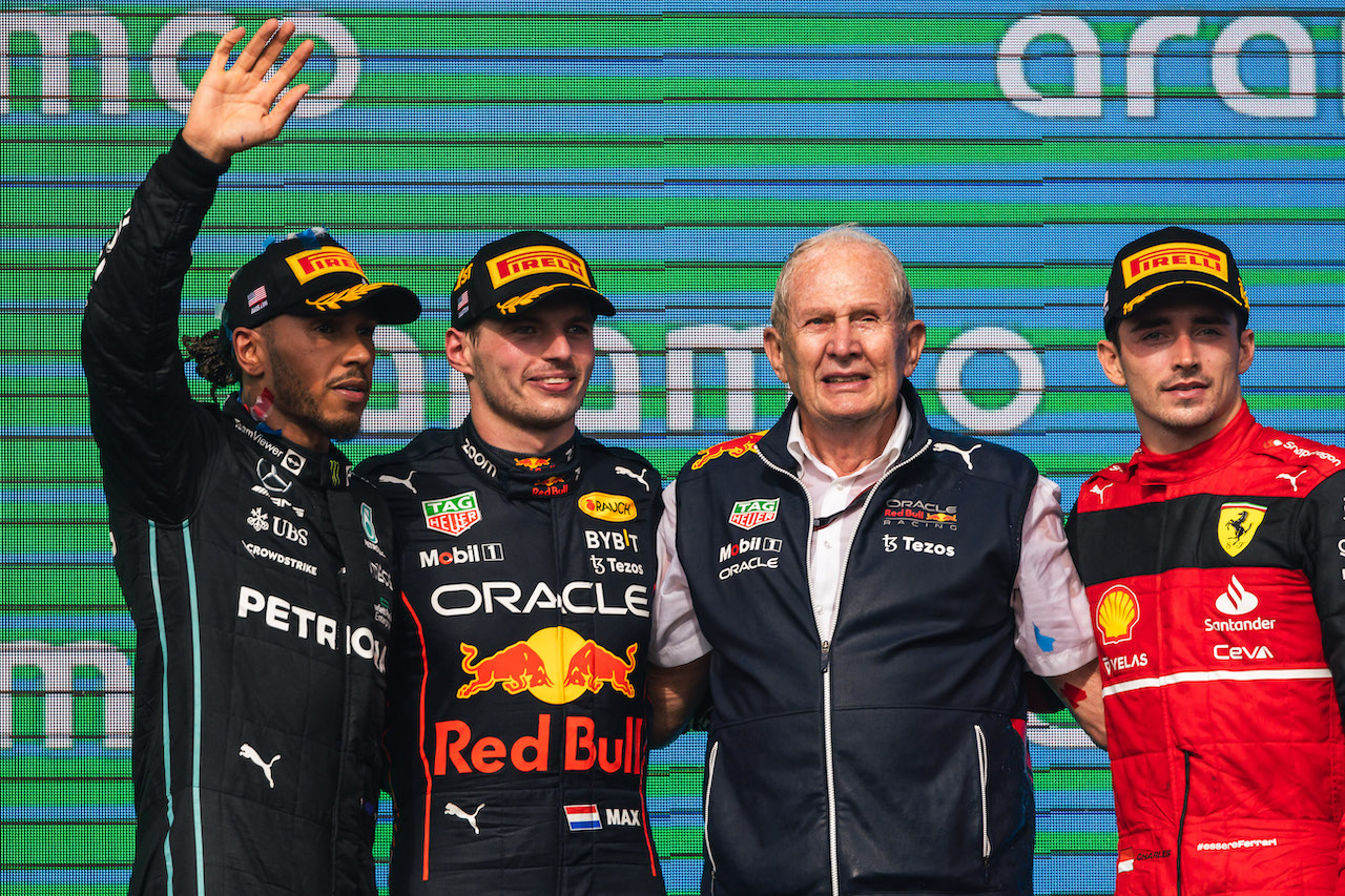 GP STATI UNITI, The podium (L to R): Lewis Hamilton (GBR) Mercedes AMG F1, second; Max Verstappen (NLD) Red Bull Racing, vincitore; Dr Helmut Marko (AUT) Red Bull Motorsport Consultant; Charles Leclerc (MON) Ferrari, third.
23.10.2022. Formula 1 World Championship, Rd 19, United States Grand Prix, Austin, Texas, USA, Gara Day.
- www.xpbimages.com, EMail: requests@xpbimages.com © Copyright: Bearne / XPB Images