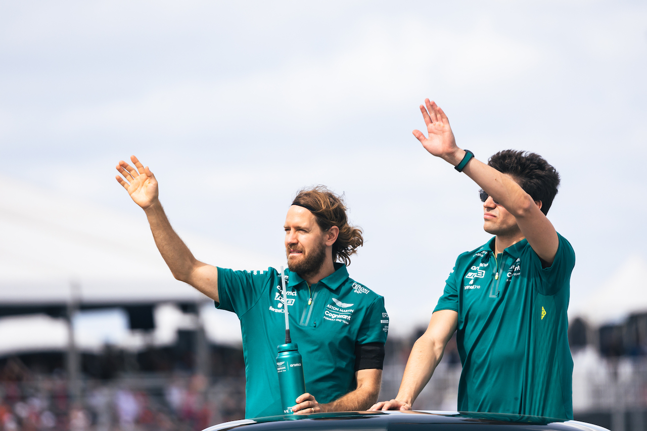 GP STATI UNITI, (L to R): Sebastian Vettel (GER) Aston Martin F1 Team e team mate Lance Stroll (CDN) Aston Martin F1 Team on the drivers parade.
23.10.2022. Formula 1 World Championship, Rd 19, United States Grand Prix, Austin, Texas, USA, Gara Day.
- www.xpbimages.com, EMail: requests@xpbimages.com © Copyright: Bearne / XPB Images