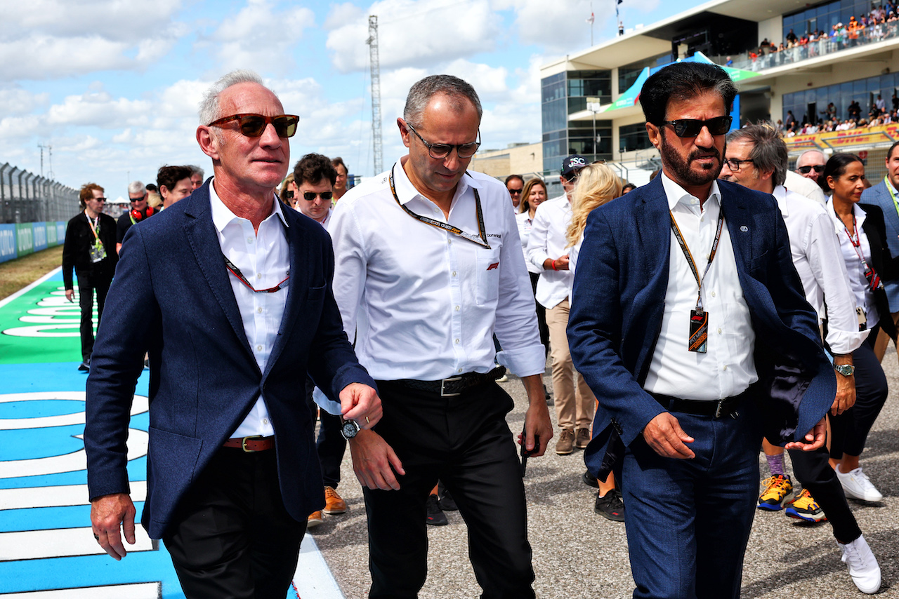 GP STATI UNITI, (L to R): Gustav Malja (SWE) Alfa Romeo F1 Team Test Driver Greg Maffei (USA) Liberty Media Corporation President e Chief Executive Officer with Stefano Domenicali (ITA) Formula One President e CEO e Mohammed Bin Sulayem (UAE) FIA President on the grid.
23.10.2022. Formula 1 World Championship, Rd 19, United States Grand Prix, Austin, Texas, USA, Gara Day.
- www.xpbimages.com, EMail: requests@xpbimages.com © Copyright: Batchelor / XPB Images
