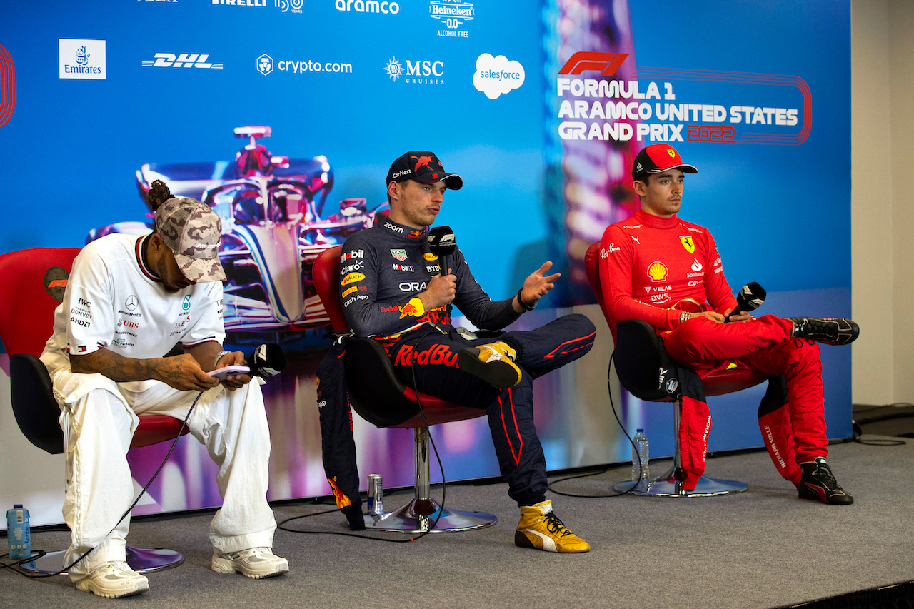 GP STATI UNITI, (L to R): Lewis Hamilton (GBR) Mercedes AMG F1; Max Verstappen (NLD) Red Bull Racing; e Charles Leclerc (MON) Ferrari, in the post race FIA Press Conference.
23.10.2022. Formula 1 World Championship, Rd 19, United States Grand Prix, Austin, Texas, USA, Gara Day.
- www.xpbimages.com, EMail: requests@xpbimages.com © Copyright: XPB Images