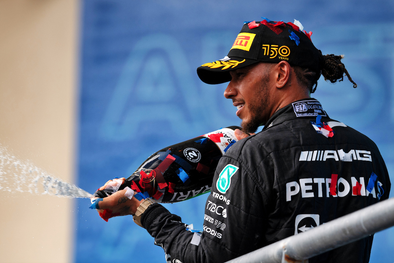 GP STATI UNITI, Lewis Hamilton (GBR) Mercedes AMG F1 celebrates his second position on the podium.
23.10.2022. Formula 1 World Championship, Rd 19, United States Grand Prix, Austin, Texas, USA, Gara Day.
- www.xpbimages.com, EMail: requests@xpbimages.com © Copyright: Price / XPB Images