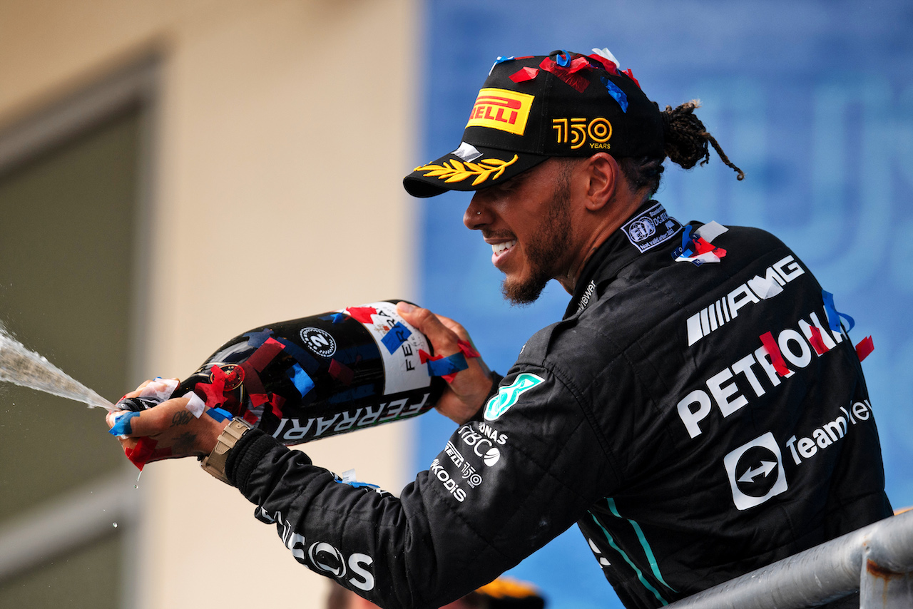 GP STATI UNITI, Lewis Hamilton (GBR) Mercedes AMG F1 celebrates his second position on the podium.
23.10.2022. Formula 1 World Championship, Rd 19, United States Grand Prix, Austin, Texas, USA, Gara Day.
- www.xpbimages.com, EMail: requests@xpbimages.com © Copyright: Price / XPB Images