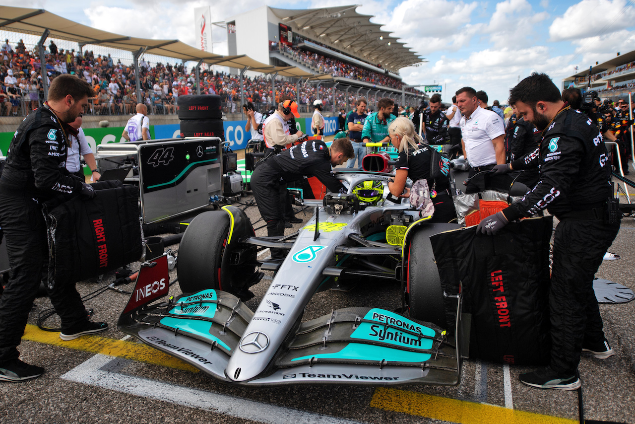 GP STATI UNITI, Lewis Hamilton (GBR) Mercedes AMG F1 W13 on the grid.
23.10.2022. Formula 1 World Championship, Rd 19, United States Grand Prix, Austin, Texas, USA, Gara Day.
- www.xpbimages.com, EMail: requests@xpbimages.com © Copyright: Price / XPB Images