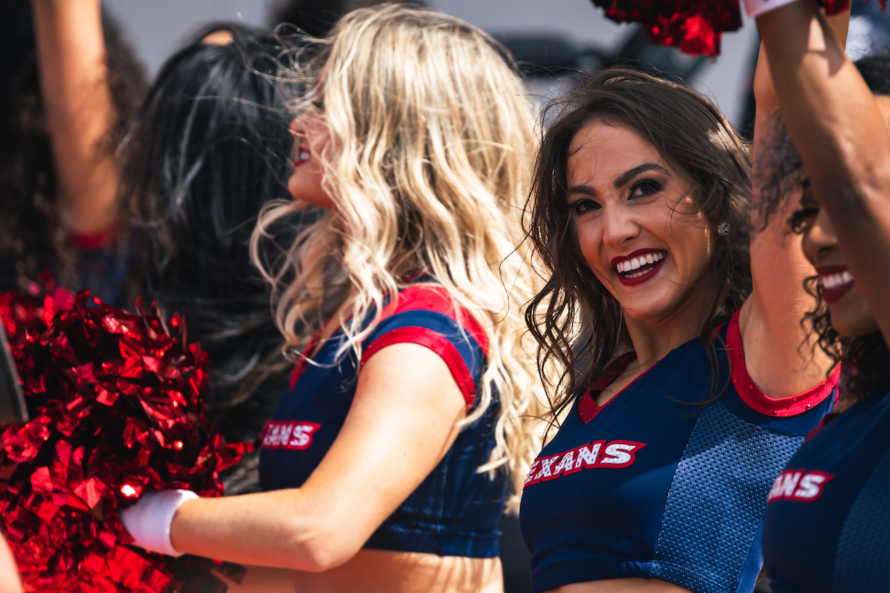 GP STATI UNITI, Circuit Atmosfera - Houston Texans Cheerleaders on the drivers parade.
23.10.2022. Formula 1 World Championship, Rd 19, United States Grand Prix, Austin, Texas, USA, Gara Day.
- www.xpbimages.com, EMail: requests@xpbimages.com © Copyright: Bearne / XPB Images