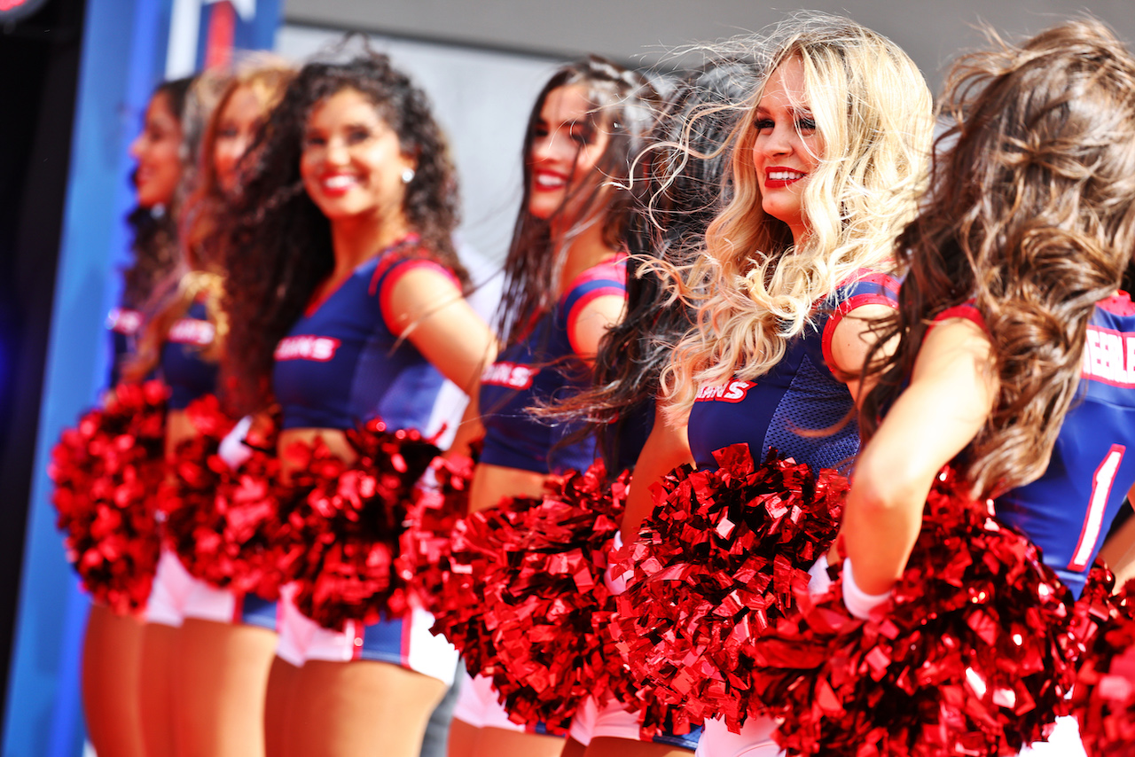 GP STATI UNITI, Houston Texans Cheerleaders on the drivers parade.
23.10.2022. Formula 1 World Championship, Rd 19, United States Grand Prix, Austin, Texas, USA, Gara Day.
- www.xpbimages.com, EMail: requests@xpbimages.com © Copyright: Batchelor / XPB Images
