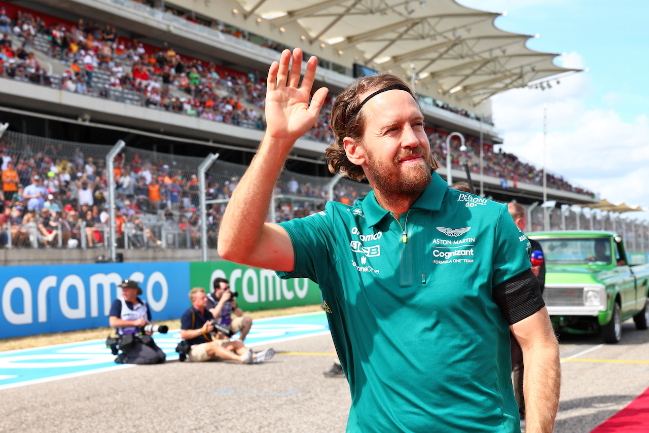 GP STATI UNITI, Sebastian Vettel (GER) Aston Martin F1 Team on the drivers parade.
23.10.2022. Formula 1 World Championship, Rd 19, United States Grand Prix, Austin, Texas, USA, Gara Day.
- www.xpbimages.com, EMail: requests@xpbimages.com © Copyright: Batchelor / XPB Images