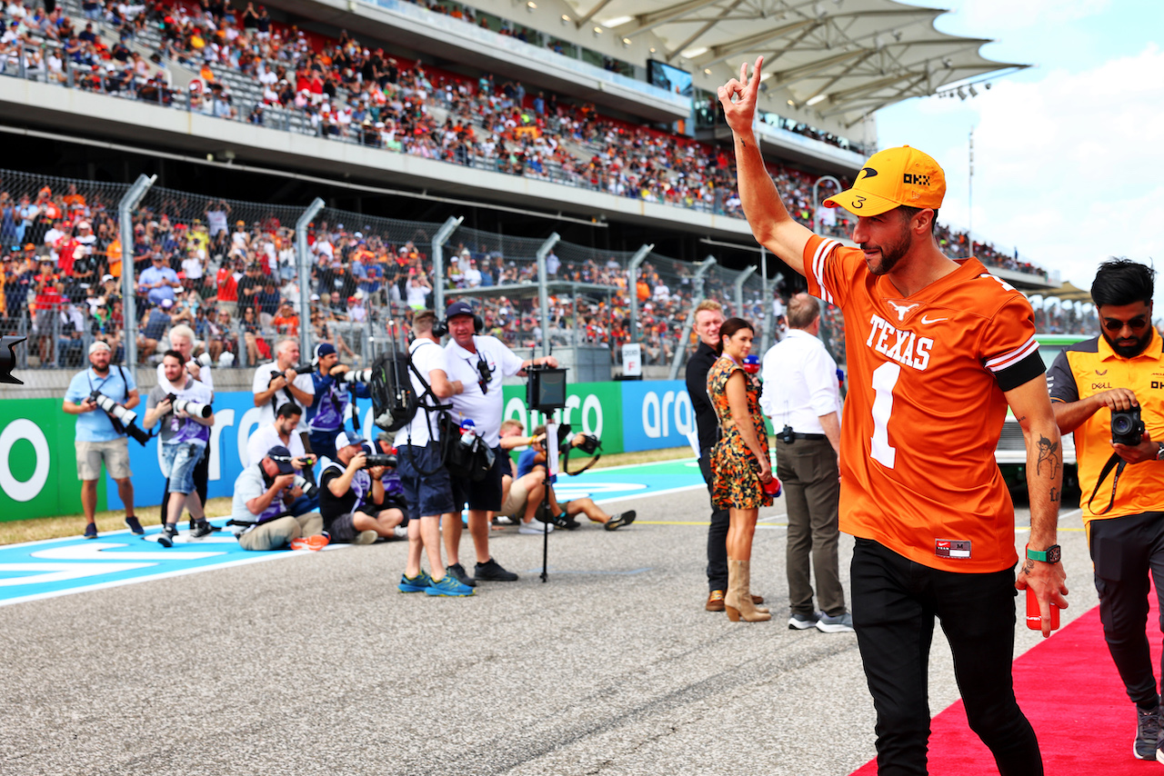 GP STATI UNITI, Daniel Ricciardo (AUS) McLaren on the drivers parade.
23.10.2022. Formula 1 World Championship, Rd 19, United States Grand Prix, Austin, Texas, USA, Gara Day.
- www.xpbimages.com, EMail: requests@xpbimages.com © Copyright: Batchelor / XPB Images