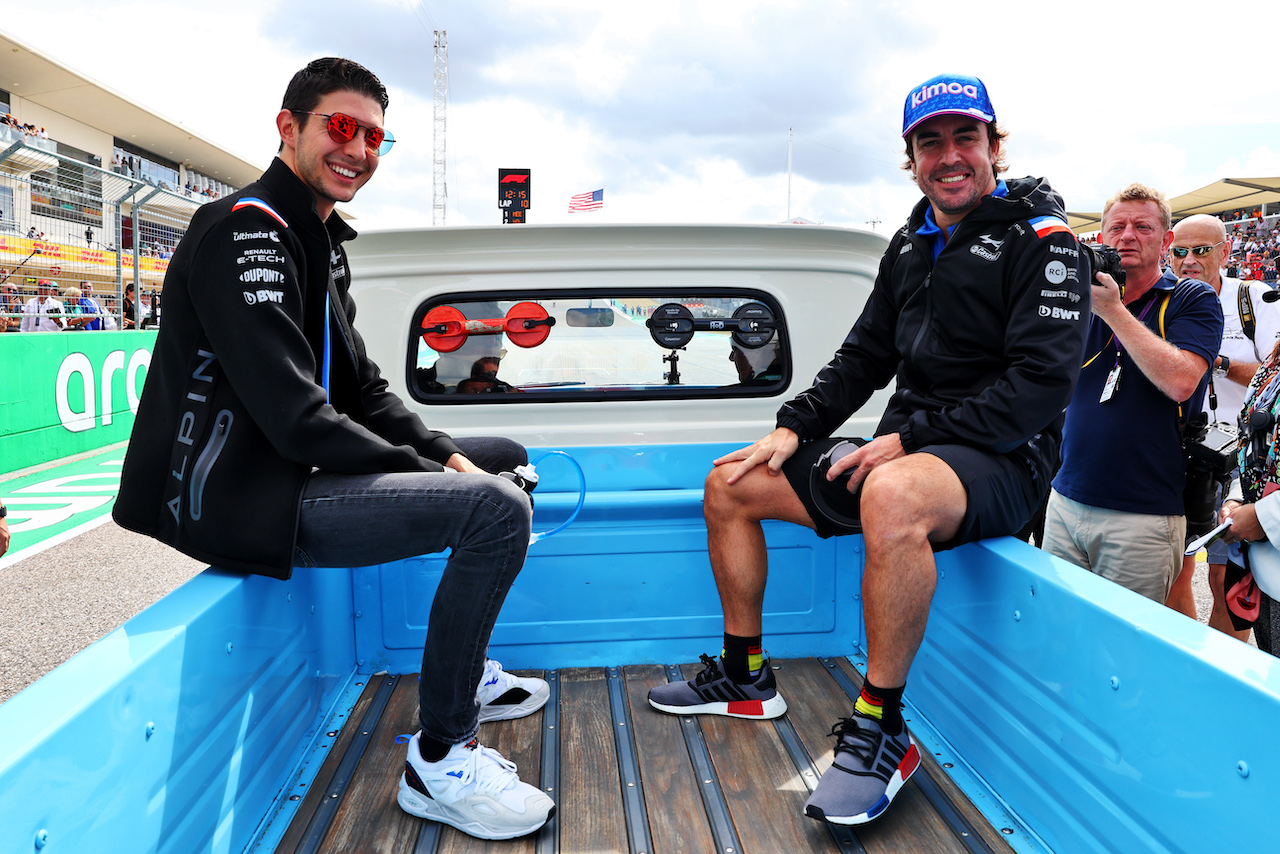 GP STATI UNITI, (L to R): Esteban Ocon (FRA) Alpine F1 Team with team mate Fernando Alonso (ESP) Alpine F1 Team on the drivers parade.
23.10.2022. Formula 1 World Championship, Rd 19, United States Grand Prix, Austin, Texas, USA, Gara Day.
- www.xpbimages.com, EMail: requests@xpbimages.com © Copyright: Batchelor / XPB Images