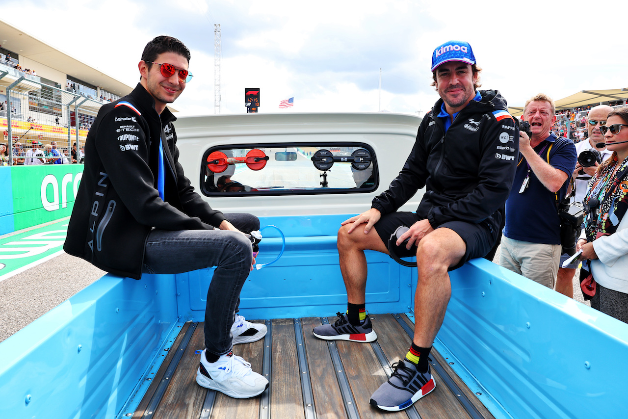 GP STATI UNITI, (L to R): Esteban Ocon (FRA) Alpine F1 Team with team mate Fernando Alonso (ESP) Alpine F1 Team on the drivers parade.
23.10.2022. Formula 1 World Championship, Rd 19, United States Grand Prix, Austin, Texas, USA, Gara Day.
- www.xpbimages.com, EMail: requests@xpbimages.com © Copyright: Batchelor / XPB Images