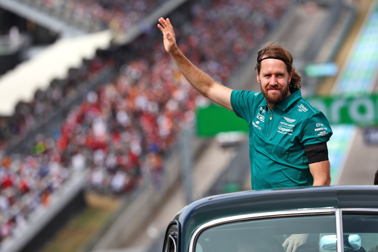 GP STATI UNITI, Sebastian Vettel (GER) Aston Martin F1 Team on the drivers parade.
23.10.2022. Formula 1 World Championship, Rd 19, United States Grand Prix, Austin, Texas, USA, Gara Day.
 - www.xpbimages.com, EMail: requests@xpbimages.com © Copyright: Coates / XPB Images