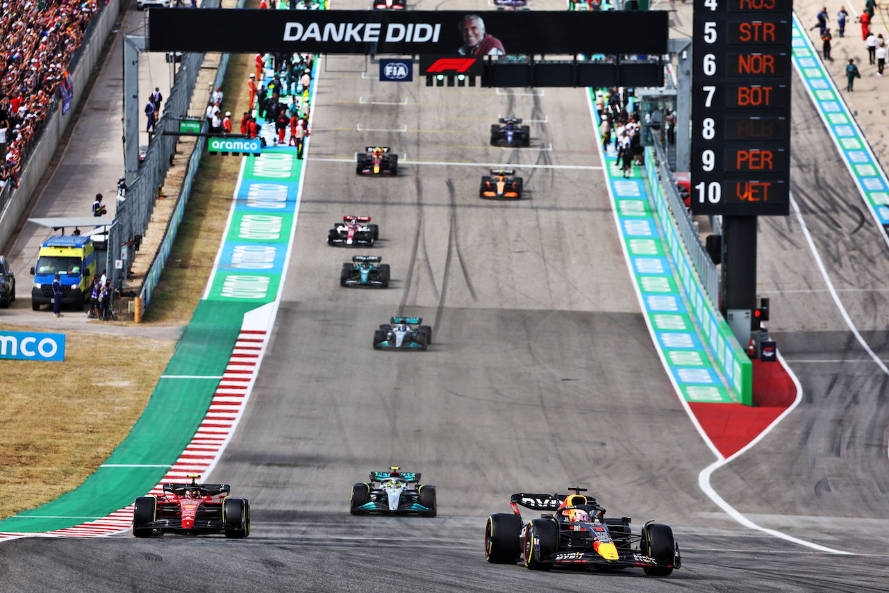 GP STATI UNITI, Max Verstappen (NLD) Red Bull Racing RB18 on the formation lap.
23.10.2022. Formula 1 World Championship, Rd 19, United States Grand Prix, Austin, Texas, USA, Gara Day.
- www.xpbimages.com, EMail: requests@xpbimages.com © Copyright: Batchelor / XPB Images