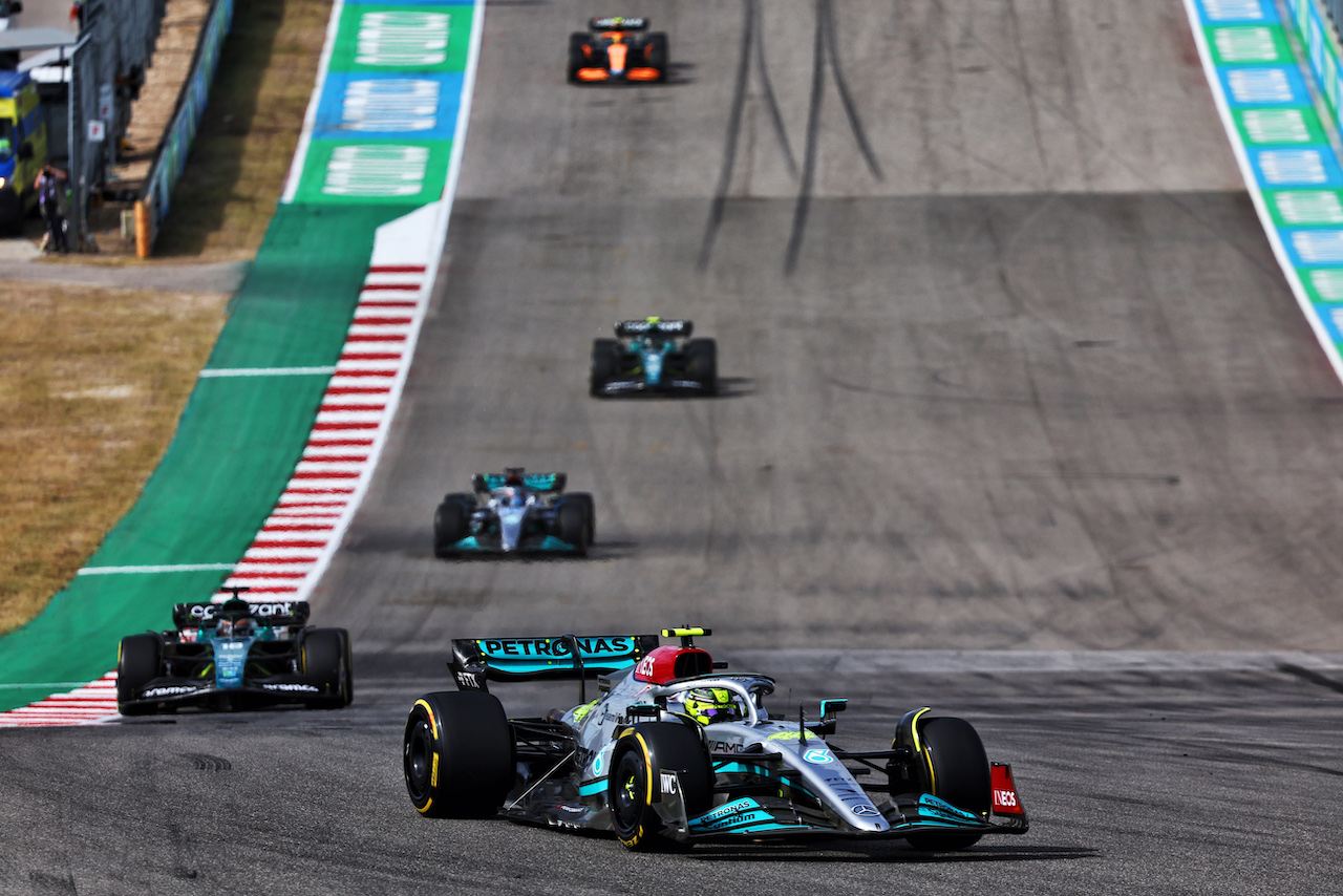 GP STATI UNITI, Lewis Hamilton (GBR) Mercedes AMG F1 W13.
23.10.2022. Formula 1 World Championship, Rd 19, United States Grand Prix, Austin, Texas, USA, Gara Day.
- www.xpbimages.com, EMail: requests@xpbimages.com © Copyright: Batchelor / XPB Images