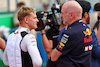 GP STATI UNITI, (L to R): Mick Schumacher (GER) Haas F1 Team with Adrian Newey (GBR) Red Bull Racing Chief Technical Officer on the grid.
23.10.2022. Formula 1 World Championship, Rd 19, United States Grand Prix, Austin, Texas, USA, Gara Day.
- www.xpbimages.com, EMail: requests@xpbimages.com © Copyright: Batchelor / XPB Images