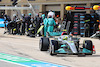 GP STATI UNITI, Lewis Hamilton (GBR) Mercedes AMG F1 W13 pit stop.
23.10.2022. Formula 1 World Championship, Rd 19, United States Grand Prix, Austin, Texas, USA, Gara Day.
- www.xpbimages.com, EMail: requests@xpbimages.com ¬© Copyright: Batchelor / XPB Images