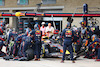 GP STATI UNITI, Max Verstappen (NLD) Red Bull Racing RB18 pit stop.
23.10.2022. Formula 1 World Championship, Rd 19, United States Grand Prix, Austin, Texas, USA, Gara Day.
- www.xpbimages.com, EMail: requests@xpbimages.com ¬© Copyright: Batchelor / XPB Images
