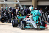 GP STATI UNITI, George Russell (GBR) Mercedes AMG F1 W13 pit stop.
23.10.2022. Formula 1 World Championship, Rd 19, United States Grand Prix, Austin, Texas, USA, Gara Day.
- www.xpbimages.com, EMail: requests@xpbimages.com ¬© Copyright: Batchelor / XPB Images